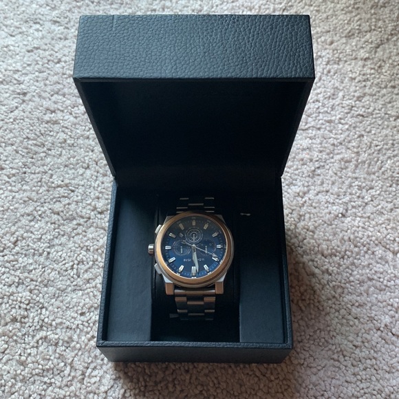 Michael Kors Grayson 47mm Two Tone Steel Blue Dial Quartz Mens Watch MK-8595 - Picture 3 of 3